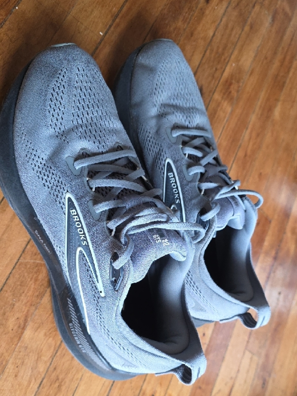 Brooks - Picture 2 of 7